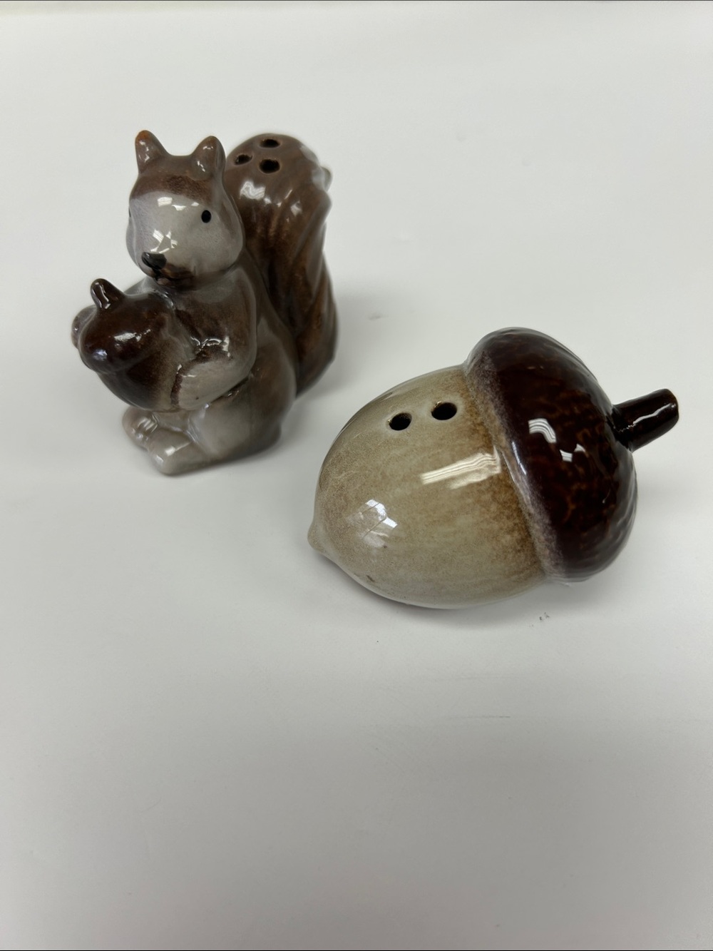 Cracker Barrel USA ceramic “Squirrel And Acorn salt and pepper set